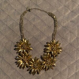 💕Dazzling Natasha Gold Floral Necklace💕